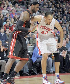 但在篮下的 但在篮下的